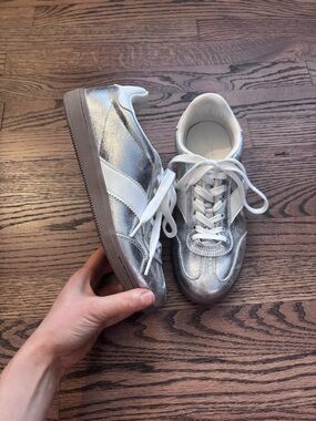Target Universal Thread Womens Silver Metallic Low-Top Lace-Up Sneakers